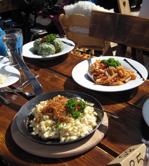 Käsespätzle och spenat-käseknödel på Hohe Mut Alm