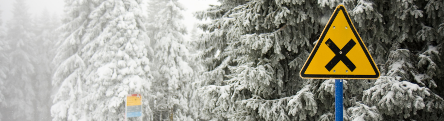 De 10 skidreglerna och skyltarna i pisten